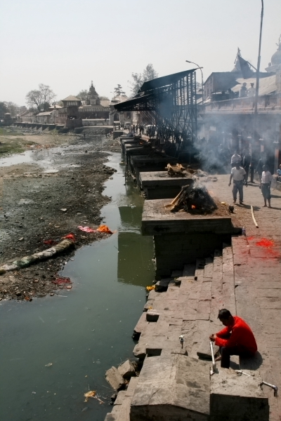 cremations at the pashupatinath temple.JPG